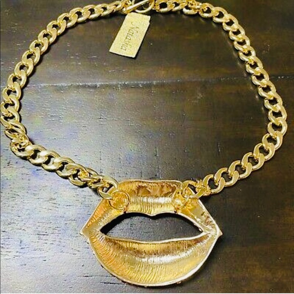 New 💋Natasha pink Crystal Lips Necklace - Picture 7 of 17